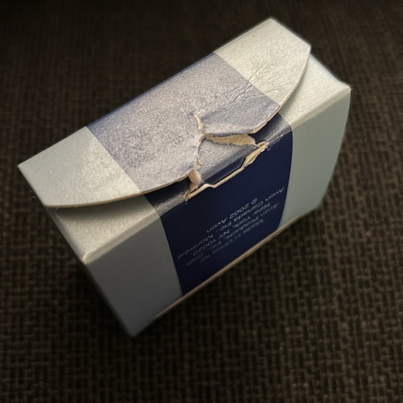 Avon Silvertone Sculpted Button Earrings 2002 - Picture 8 of 8